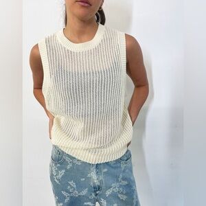Kuwalla Tee Top Women’s Medium Mesh Knitted Vest White Sleeveless Knit Top